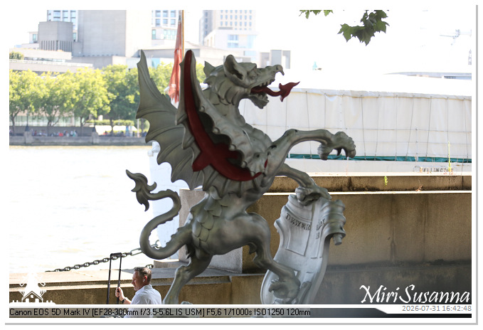 London D2 MS5D3704